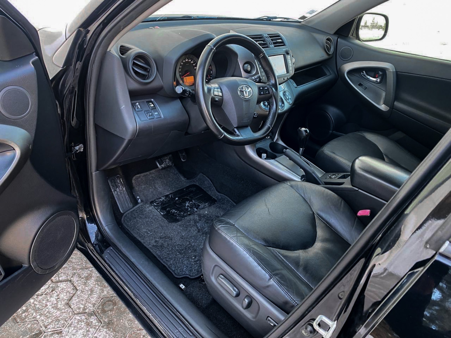 Toyota RAV4 2012 – 10. foto