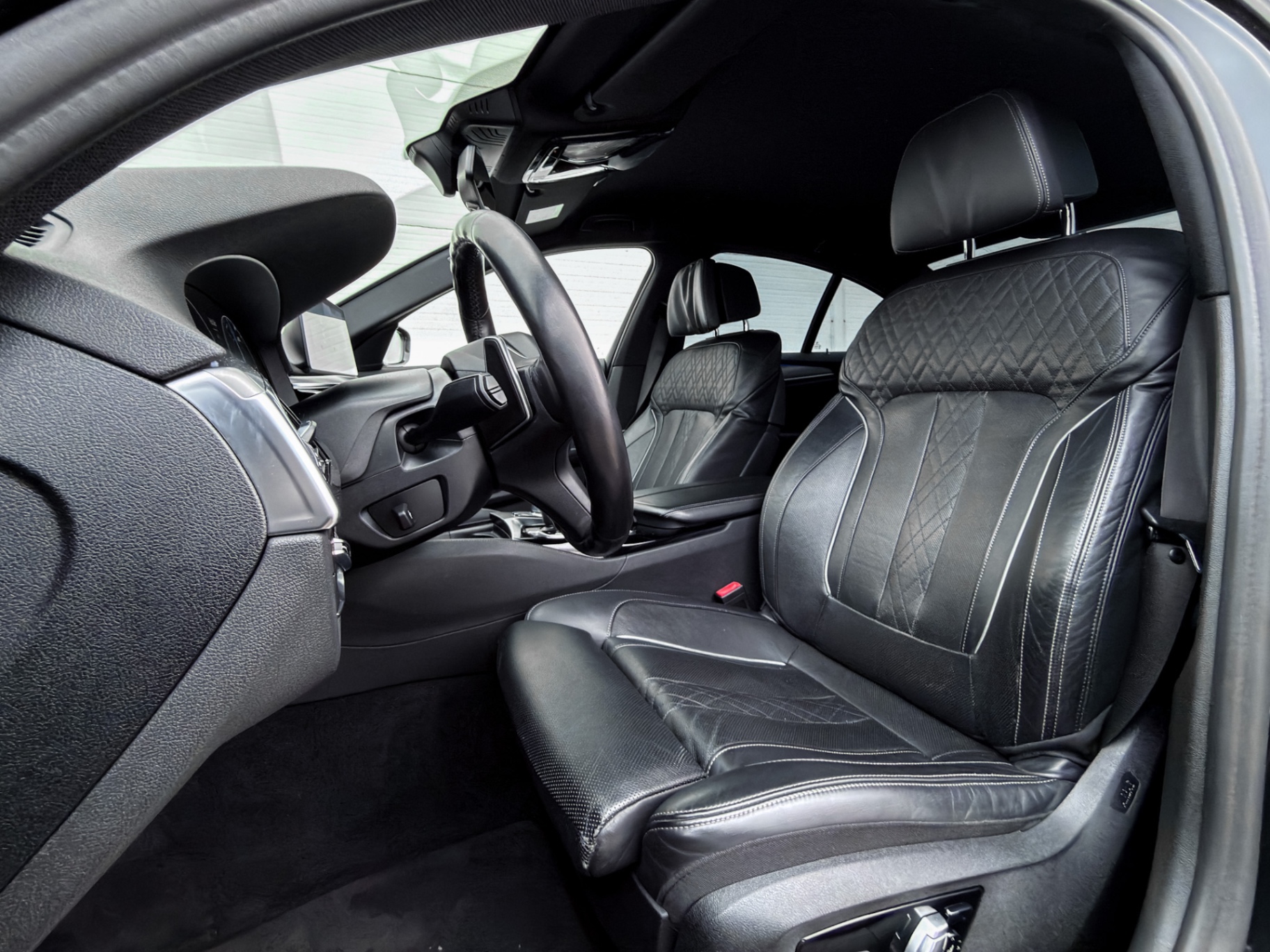 BMW 5 Series 2018 – 10. foto