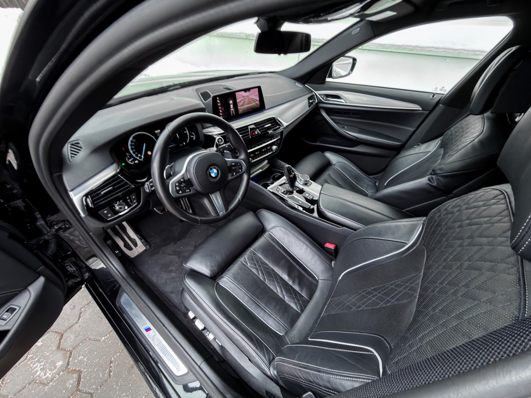 BMW 5 Series 2018 – 11. foto