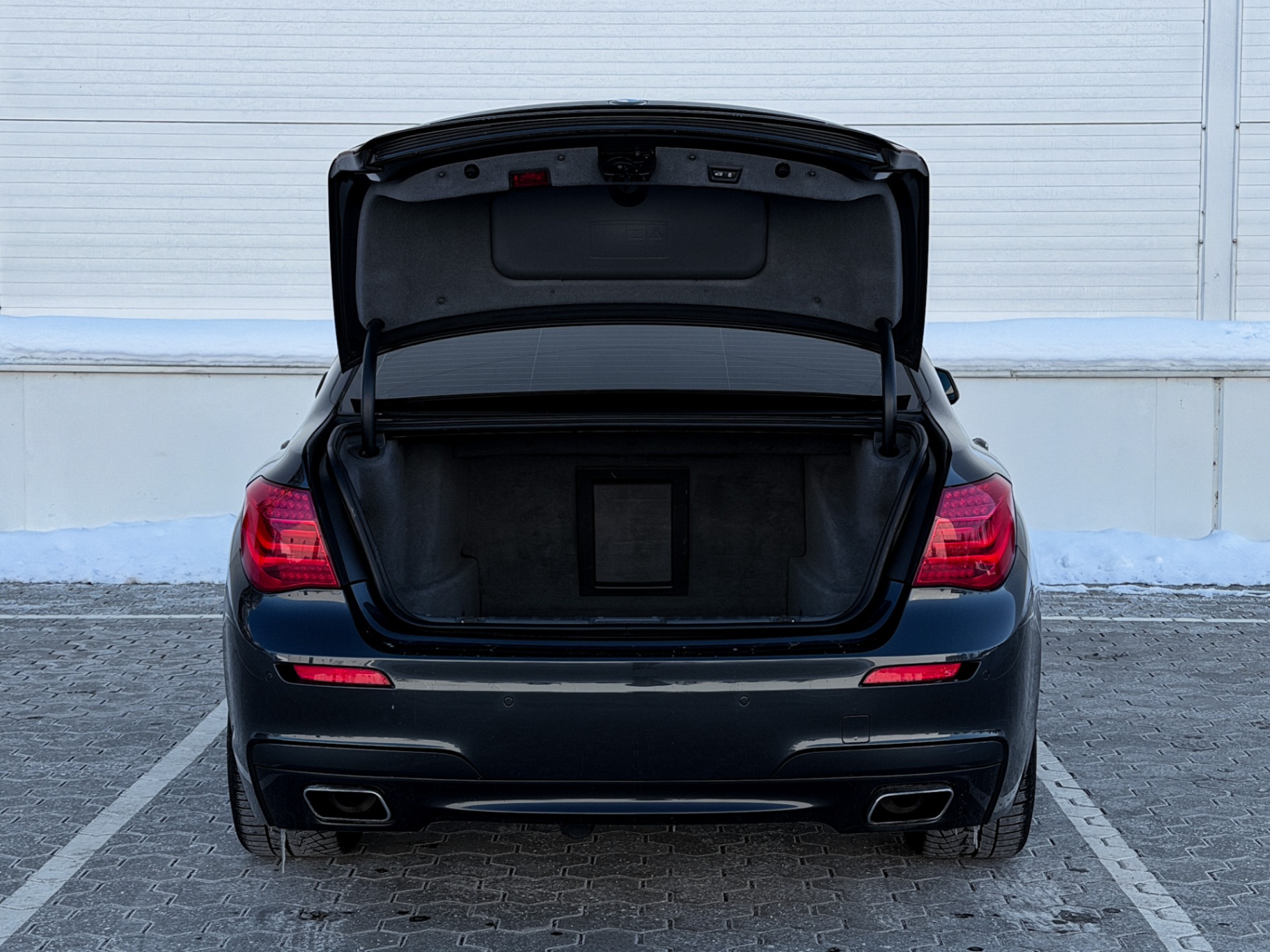 BMW 7 Series 2011 – 7. foto