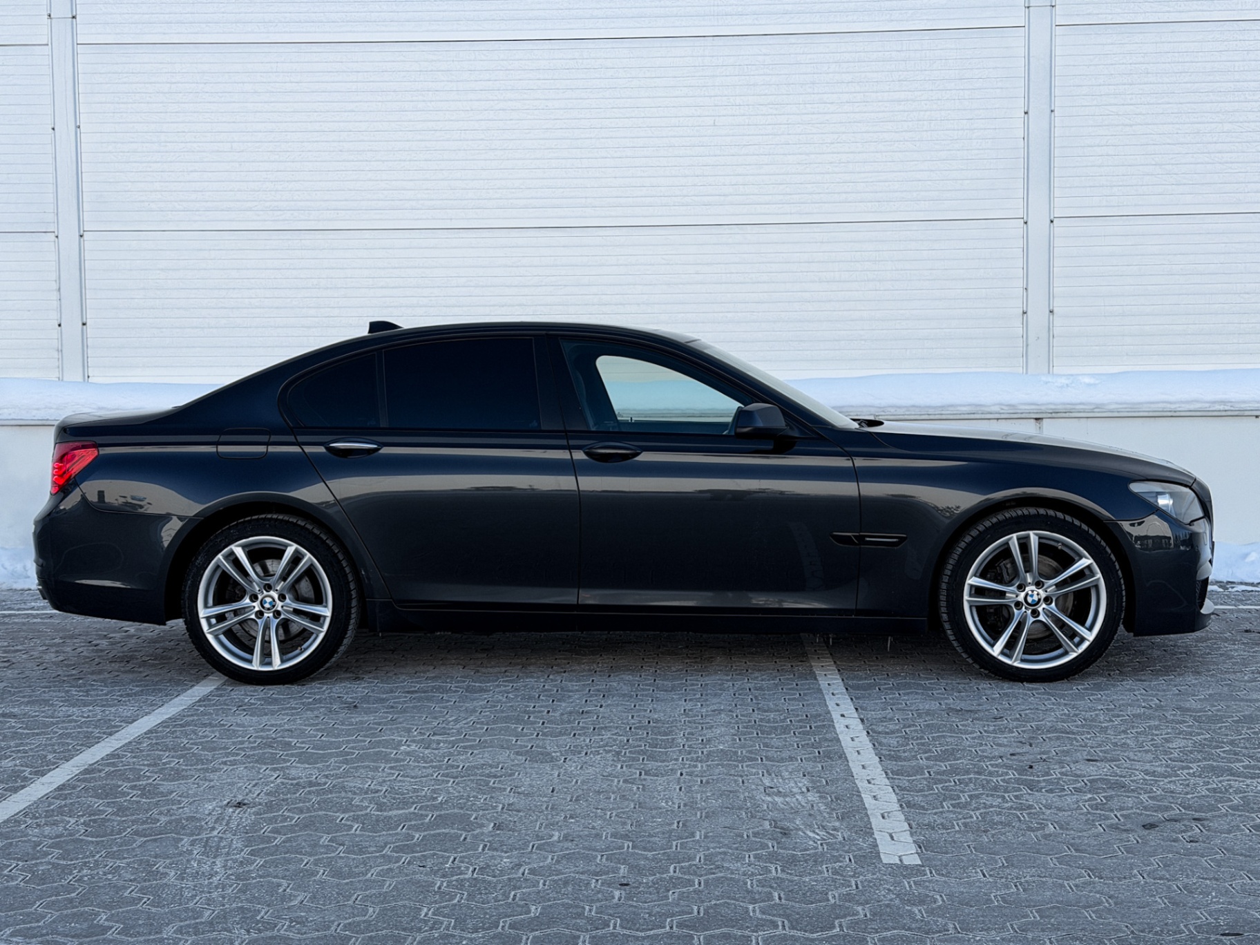 BMW 7 Series 2011 – 9. foto