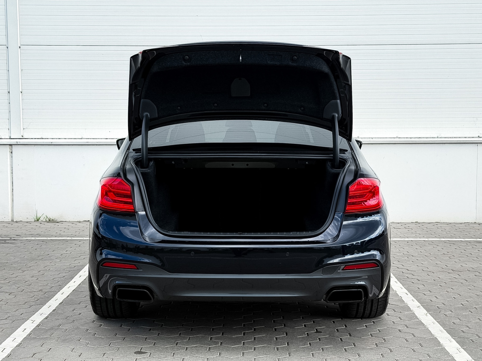 BMW 550 2018 – 8. foto