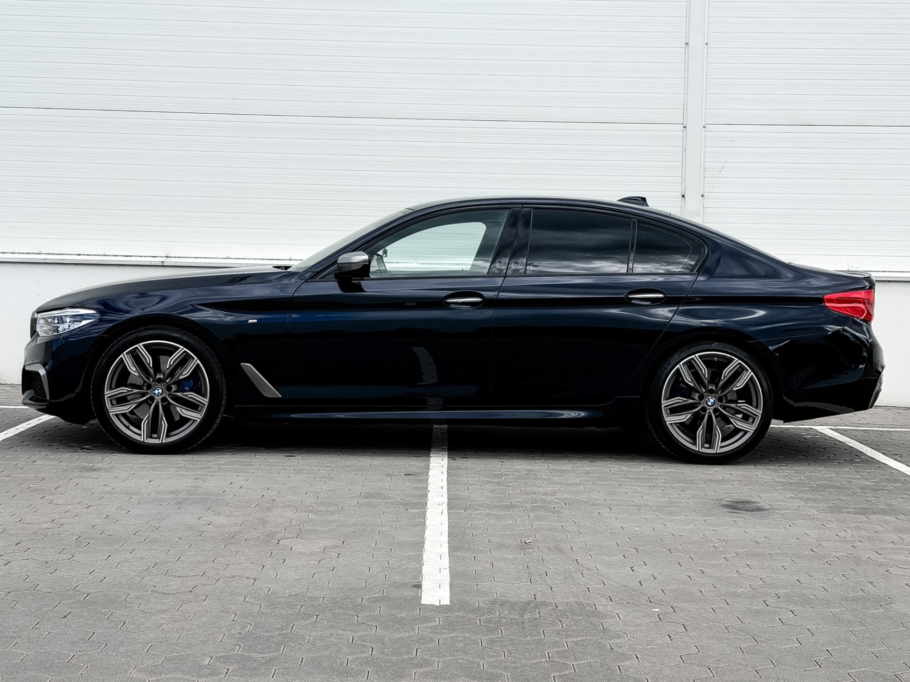 BMW 550 2018 – 9. foto