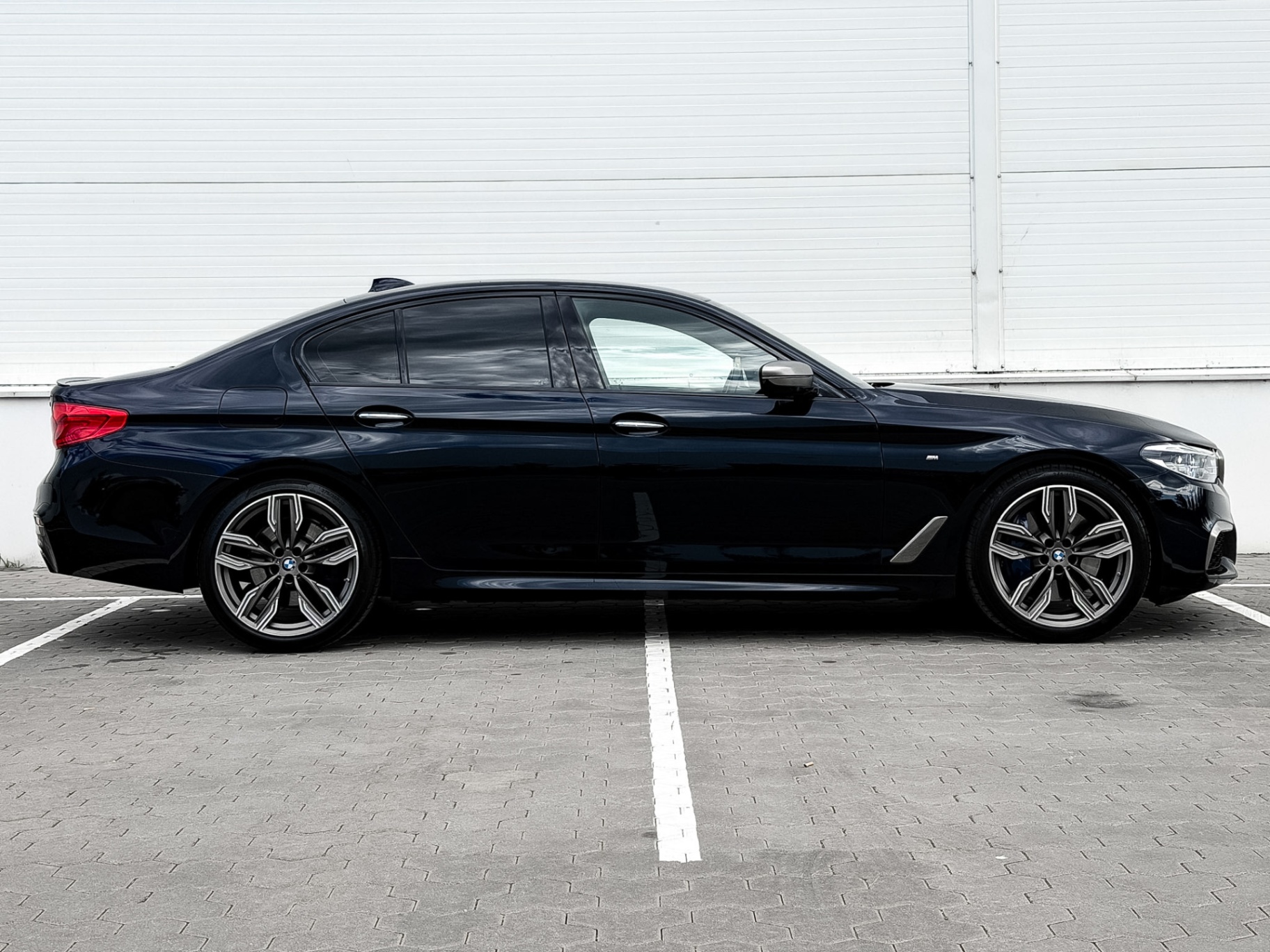 BMW 550 2018 – 10. foto